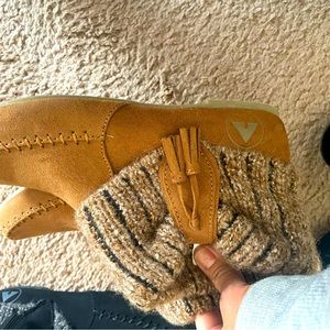 Short Swede winter boot size 71/2 coniac  color